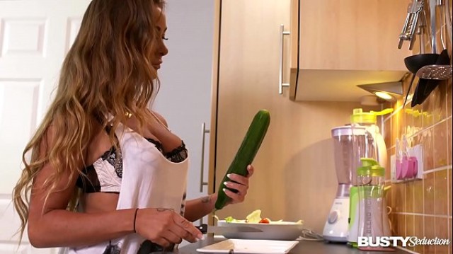 Amanda Rendall Games Hot Busty Kitchen Porn Veggies Ddfporn In Kitchen